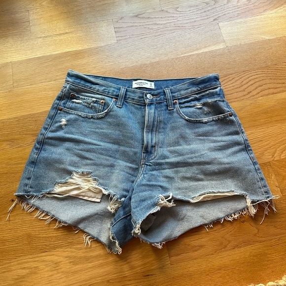 Abercrombie & Fitch Pants - Abercrombie & Fitch mid rise the boyfriend jean shorts - like new! Curve love